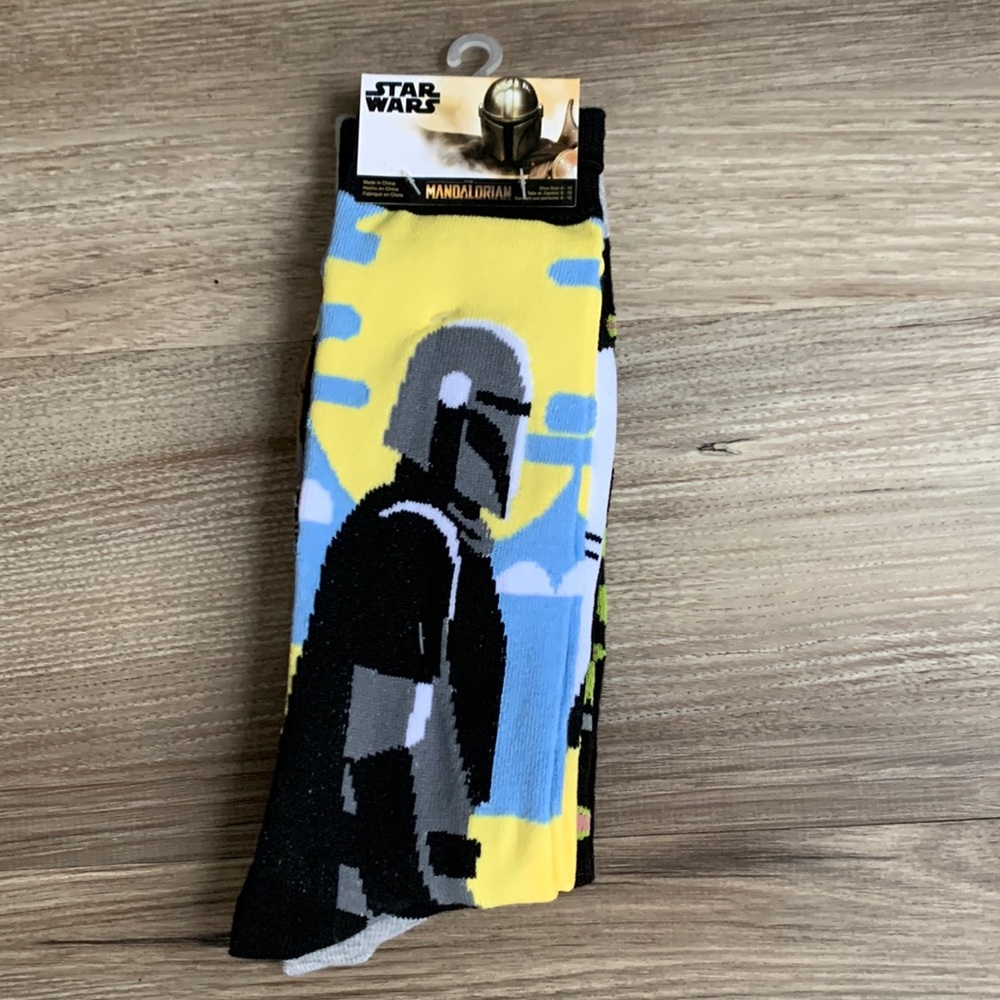 Hyp Star Wars The Mandalorian Baby Yoda Grogu Men's Crew Socks 2 Pair Pa…